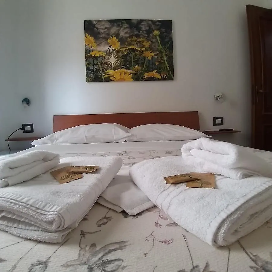 Domo Silvia Bed and Breakfast Λα Μανταλένα Ιταλία