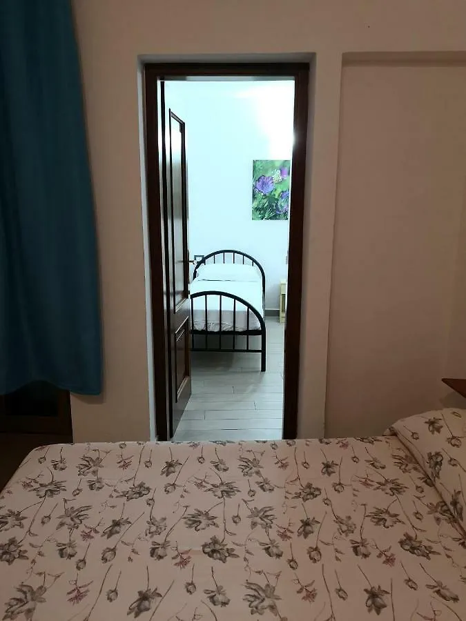 Domo Silvia Bed and Breakfast Λα Μανταλένα 0*,