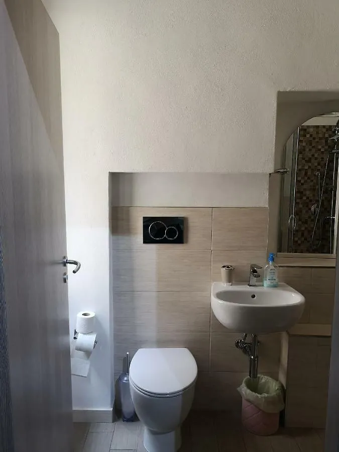 Domo Silvia Bed and Breakfast Λα Μανταλένα