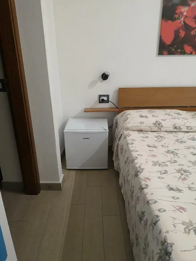 Domo Silvia Bed and Breakfast Λα Μανταλένα