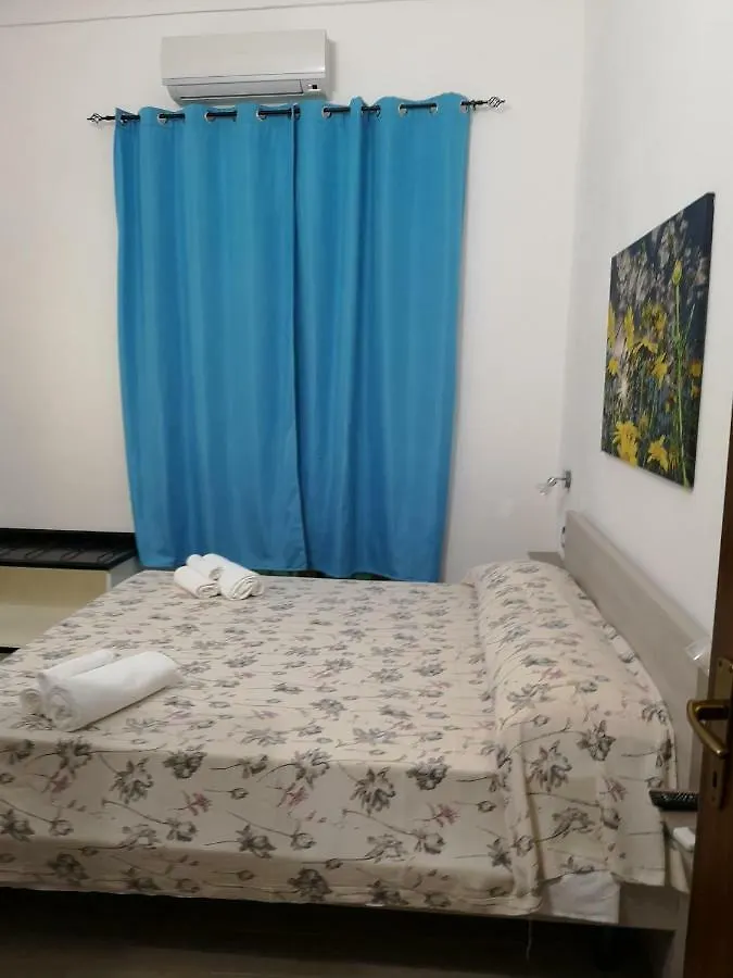 Domo Silvia Bed and Breakfast Λα Μανταλένα