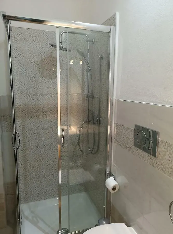 Domo Silvia Bed and Breakfast Λα Μανταλένα